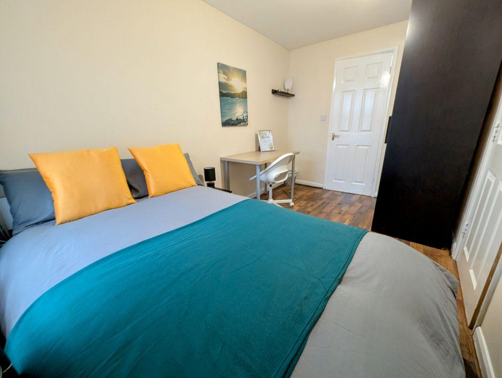 En-Suite Room - Hounslow1