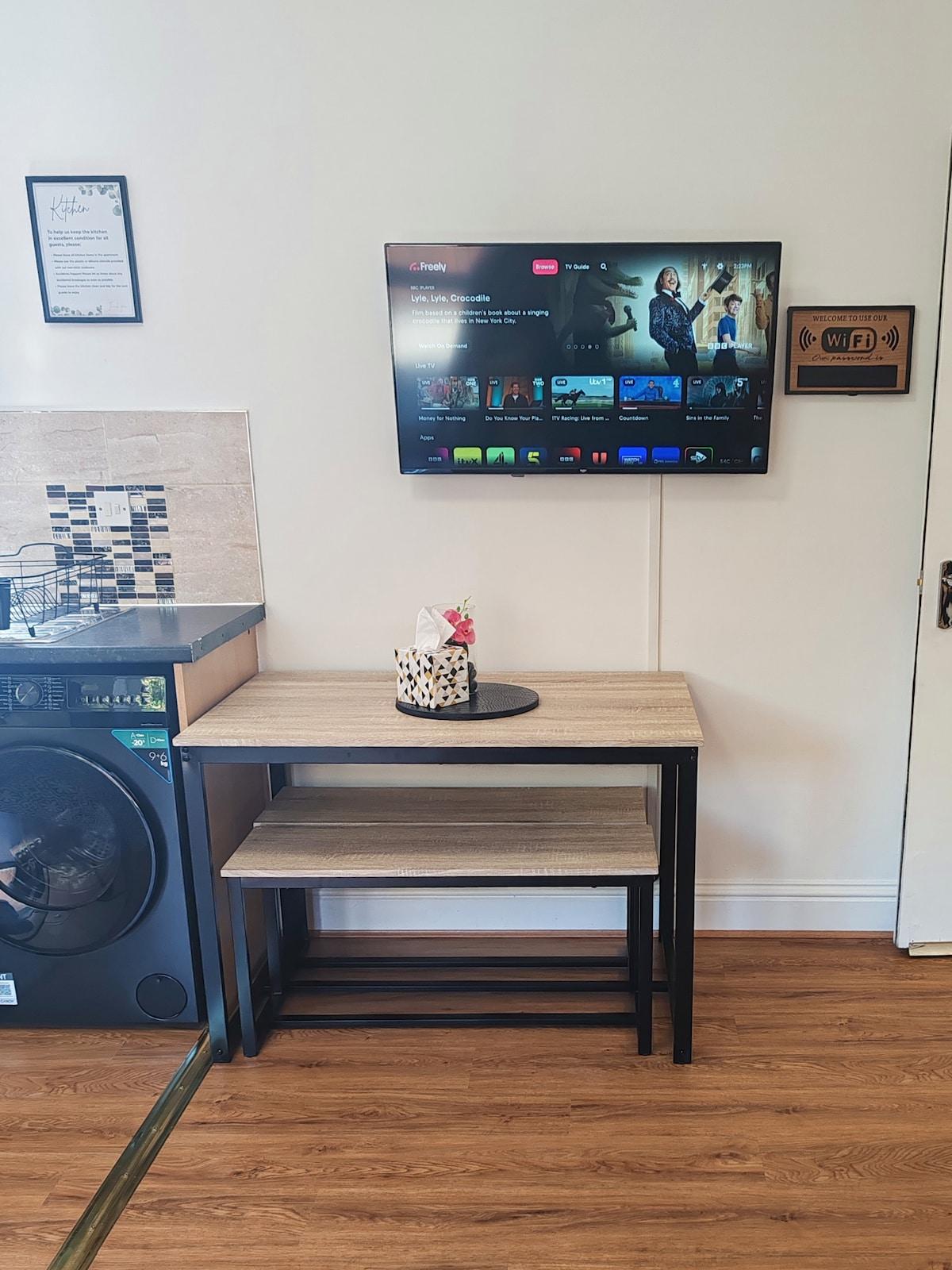 Pet Friendly 2-Bed Flat | Free Parking | Central2