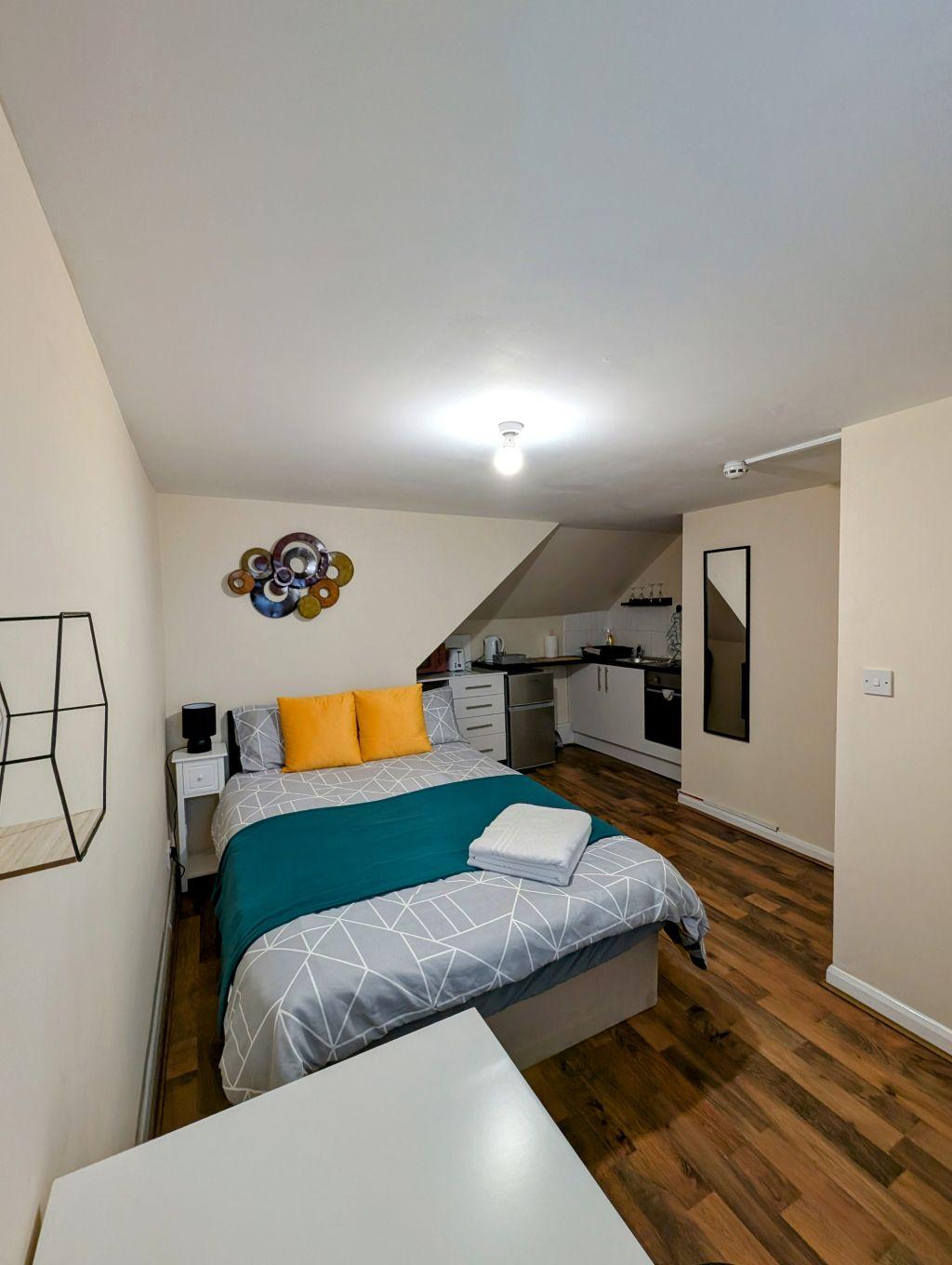 Cosy studio close to Heathrow Airport1