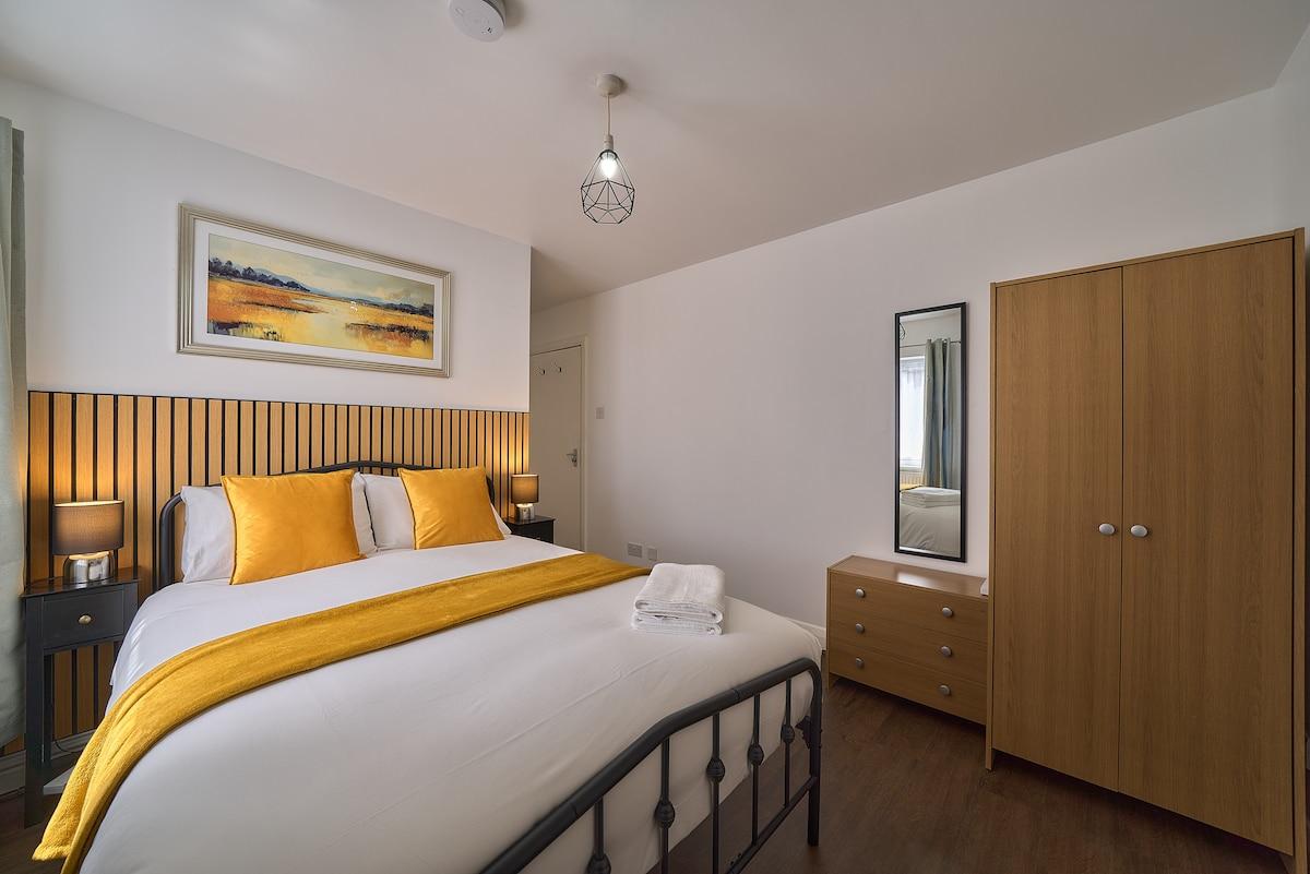 2-Bed Apartment | Parking | 15 mins to Heathrow3